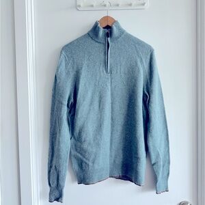 Beautiful azure blue lamb’s wool sweater! Not itchy.